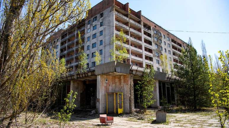 Os arredores da usina nuclear de Chernobyl permanecem abandonados.