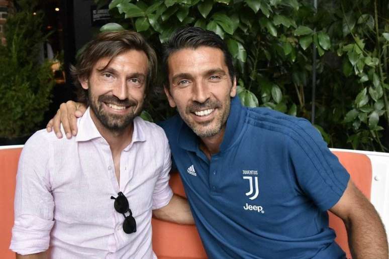 Pirlo e Buffon jogaram juntos pela Juventus e seleção italiana (Reprodução/Twitter)