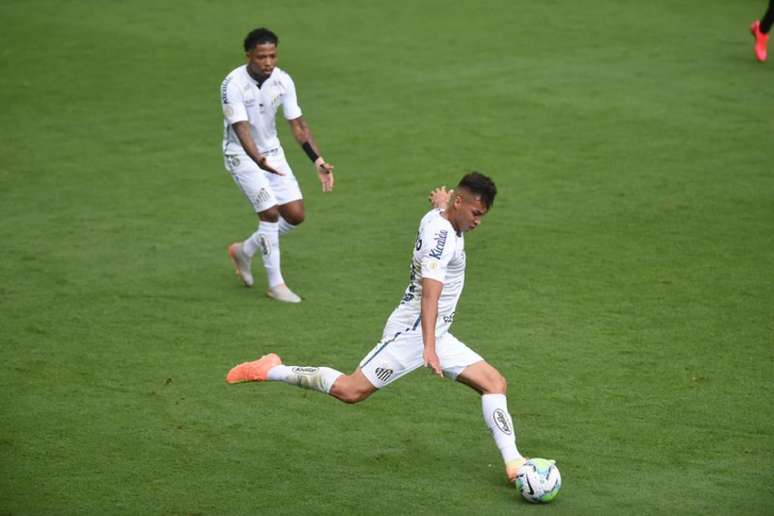 Jovem elogiou o técnico Cuca (Foto: Ivan Storti/Santos FC)