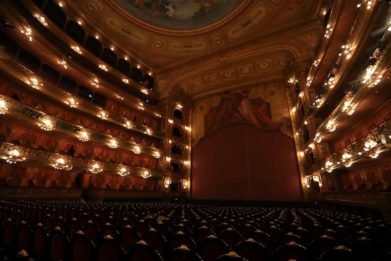 Vista do tradicional teatro Colón em Buenos Aires com assentos vazios
24/04/2020
REUTERS/Agustin Marcarian
