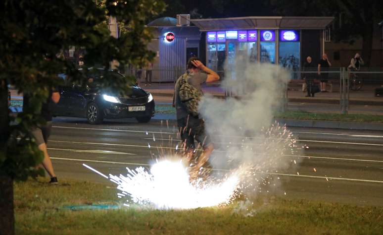 Manifestantes de oposi&ccedil;&atilde;o protestam em Minsk ap&oacute;s resultado de elei&ccedil;&atilde;o
10/08/2020
 REUTERS/Vasily Fedosenko