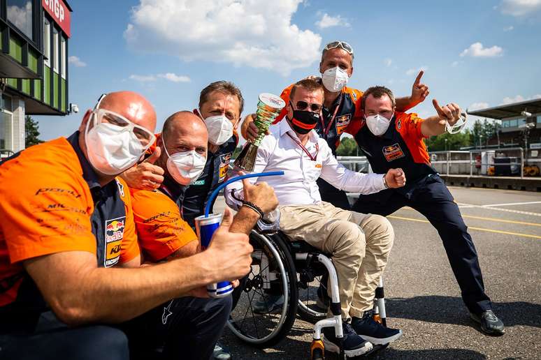 PIt Beirer celebrou a vitória de Binder com a equipe da KTM 