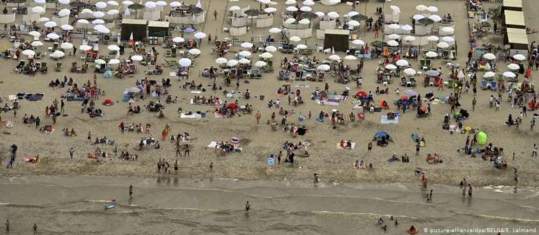 Blankenberge, na Bélgica, no último sábado: onda de calor tem lotado cidades costeiras