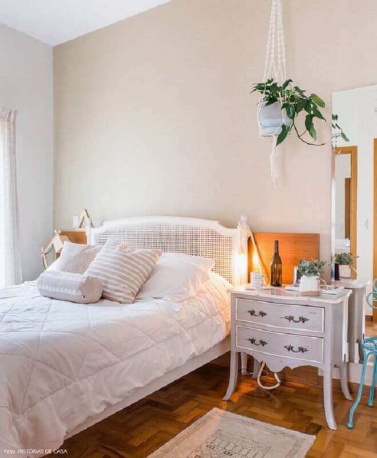 30. Decora&ccedil;&atilde;o rom&acirc;ntica para quarto com parede pintada na cor nude rose &ndash; Foto: Hist&oacute;rias de Casa