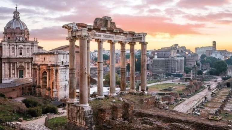 Como essas ruínas romanas, edifícios de hoje permaneceriam reconhecíveis no futuro