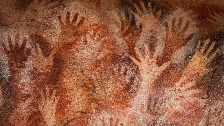 A Caverna das Mãos, no sul da Argentina, contém arte rupestre de cerca de 13 mil anos atrás