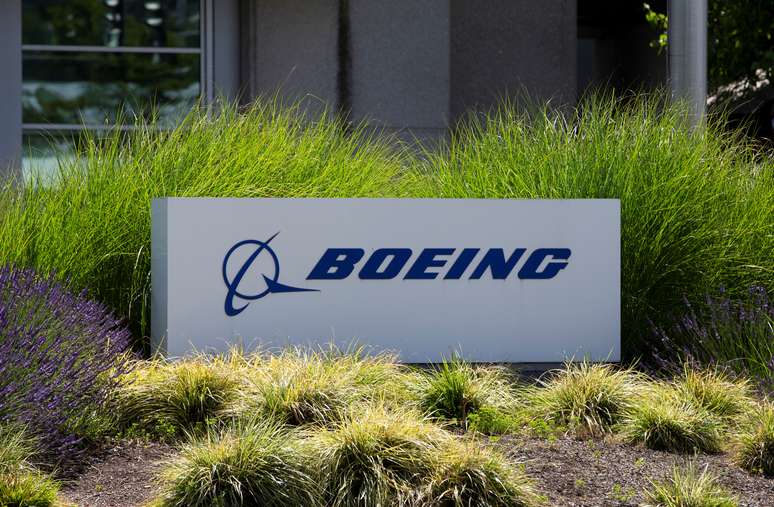 Placa da Boeing na frente da matriz da companhia em Seattle, Washington. 29/6/2020.  REUTERS/Karen Ducey