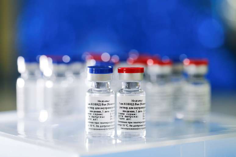 Foto de divulgação fornecida pelo Fundo de Investimento Direto Russo com frascos de vacina contra a Covid-19 desenvolvida por um laboratório russo, em Moscou
06/08/2020
RDIF/Divulgação via REUTERS
