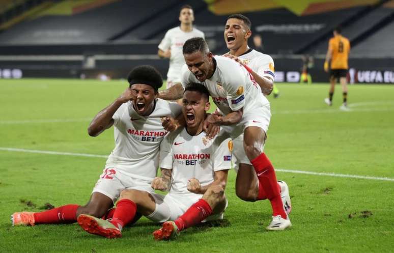 Partida já se encaminhava para a prorrogação quando Ocampos fez o gol salvador (Foto: FRIEDEMANN VOGEL / AFP)