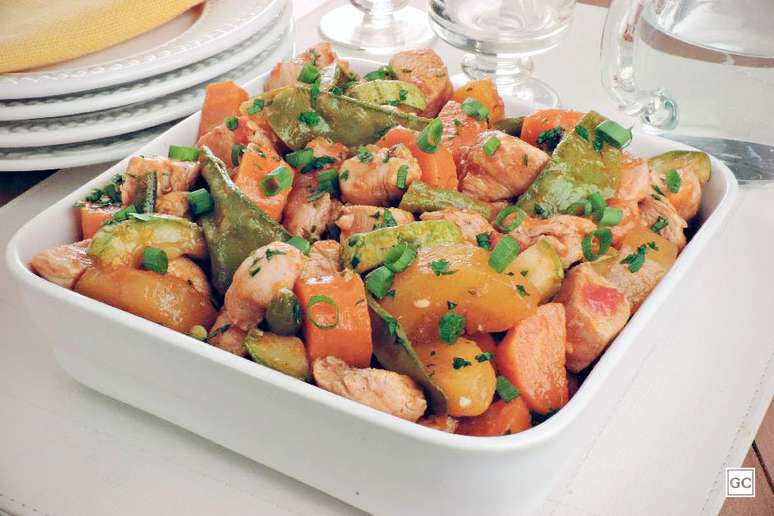 Guia da Cozinha - 11 receitas deliciosas que voc&ecirc; pode utilizar o frango em cubinhos