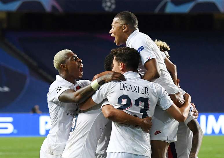 Jogadores do Paris St Germain comemoram gol de empate contra a Atalanta 
12/08/2020
David Ramos/Pool via REUTERS
