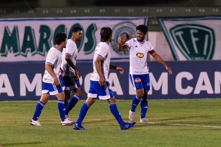 Em jogo de cinco gols, Cruzeiro vence o Guarani e conquista segunda vitória na Série B