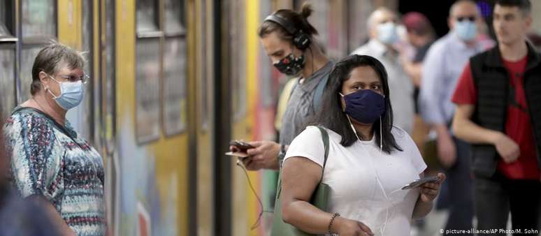 Transporte público em Berlim: ministrou pediu uso de máscaras e respeito a regras de higiene e distanciamento social