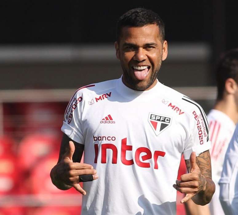 Daniel Alves chegou ao São Paulo em agosto do ano passado (Foto: Divulgação/São Paulo)