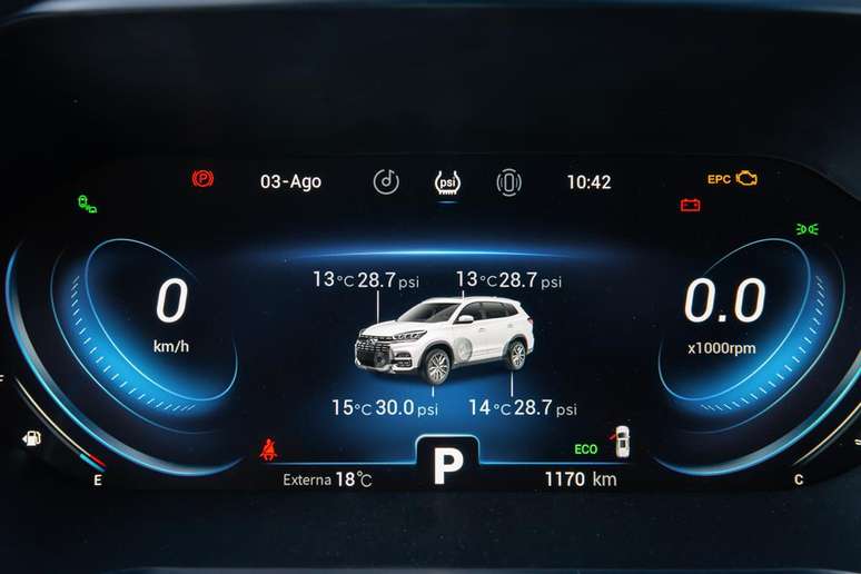 Quadro de instrumentos oferece várias opções de visualização paras o motorista.