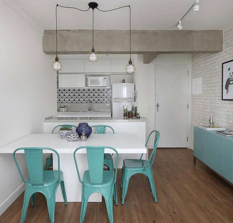 29. Ideia de decoração de apartamento pequeno e simples em azul e branco – Foto: Viviana Reis Design de Interiores