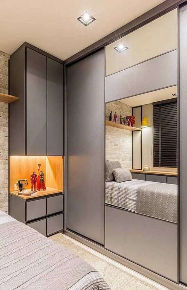 52. Guarda roupa planejado para quarto de apartamento pequeno decorado – Foto: Archzine