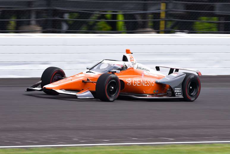 James Hinchcliffe foi o mais rápido no primeiro dia de treinos para a Indy 500 