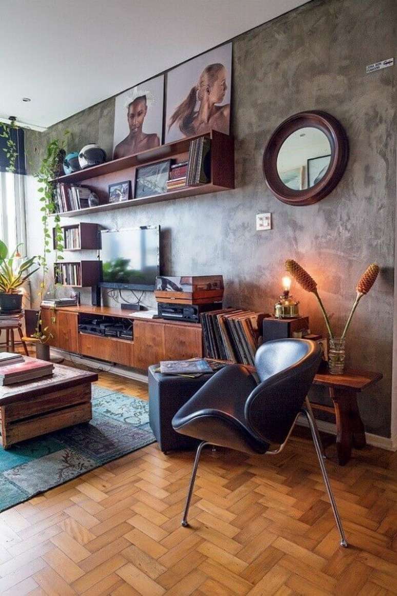 20- Na sala de estar a parede com marmorato complementa a decoração e realça o estilo moderno. Fonte: Pinterest