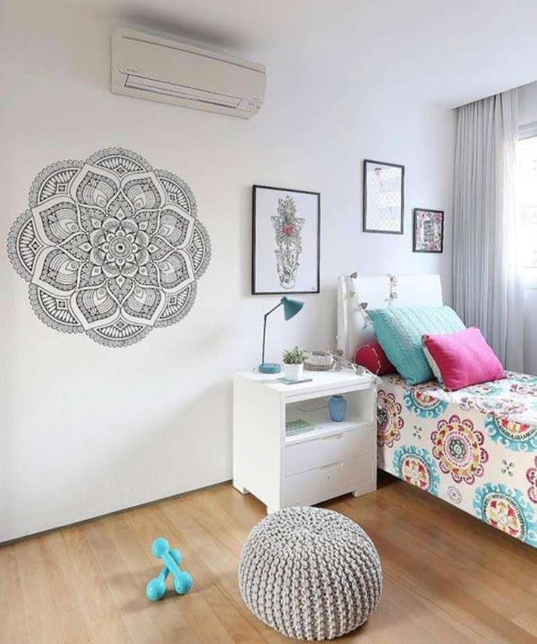 52. O desenho &agrave; m&atilde;o livre traz personalidade para a decora&ccedil;&atilde;o das casas simples. Fonte: Pinterest