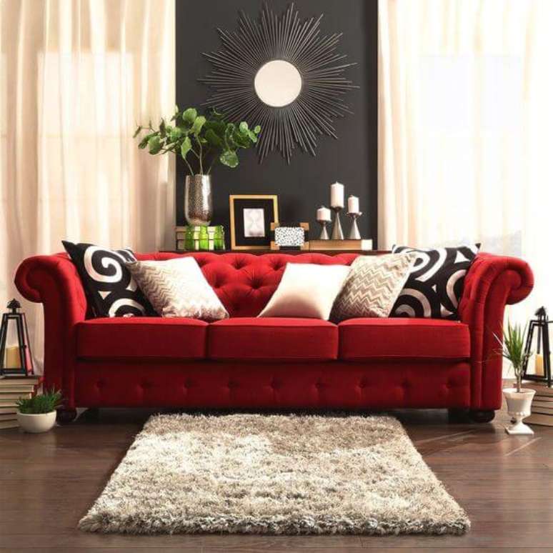 49. Aposte no sof&aacute; vermelho para sua casa moderno &ndash; Via: Ess&ecirc;ncia M&oacute;veis