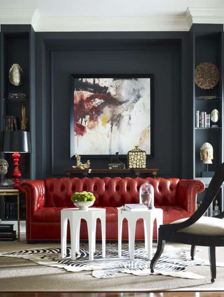 52. Aposte no sofá vermelho para decorar sua casa moderna – Via: Pinterest
