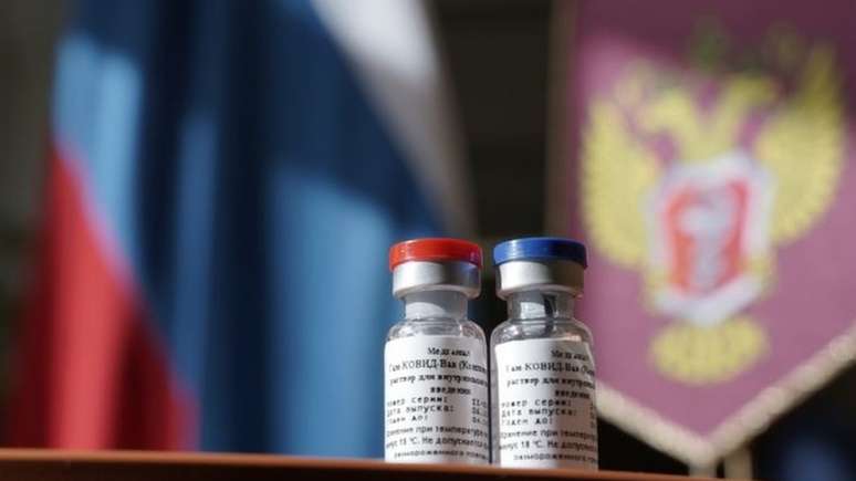 Vacina desenvolvida na Rússia passou por apenas uma das três fases de testes em pessoas