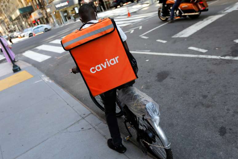 Entregador de comida em Nova York
09/07/2020
REUTERS/Mike Segar