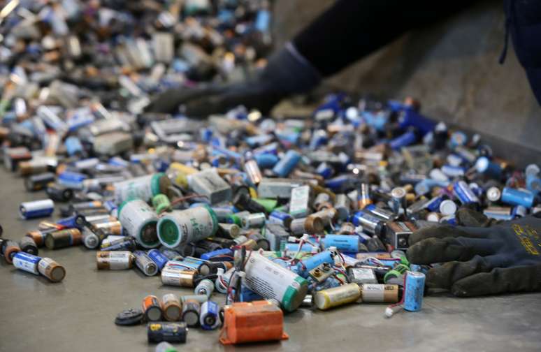 Reciclagem de baterias de íon de lítio na Alemanha.
REUTERS/Wolfgang Rattay
