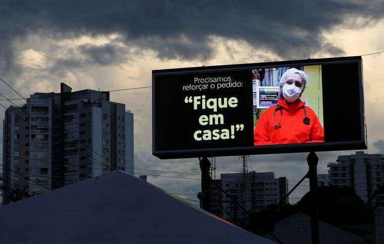 Telão em Manaus (AM) com avisos sobre pandemia de coronavírus 
16/05/2020
REUTERS/Bruno Kelly