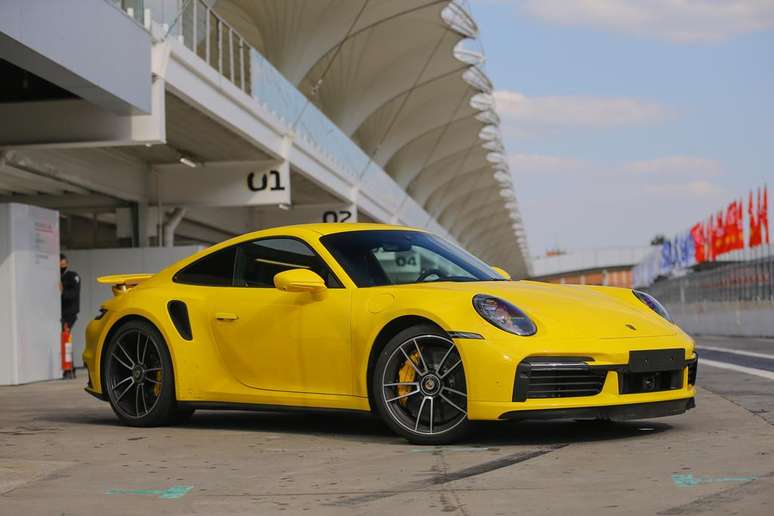 Nova geração do Porsche 911 Turbo S custa R$ 1,359 milhão na versão cupê.