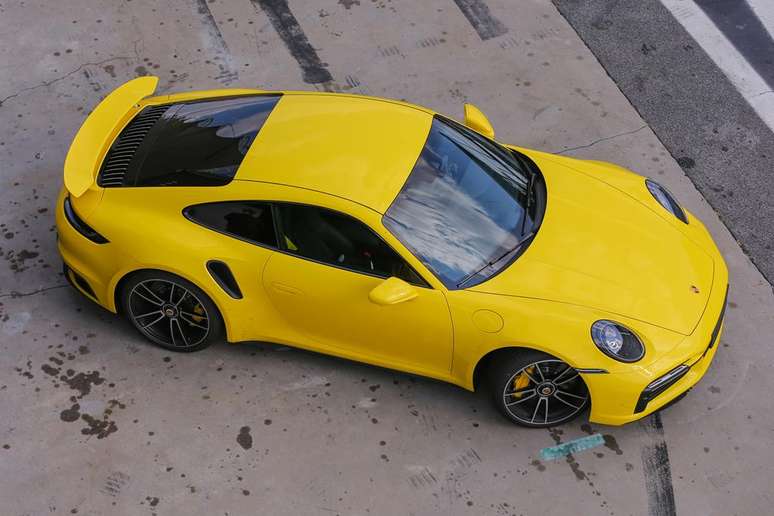 Porsche 911: novo rei dos carros esportivos no mercado brasileiro.