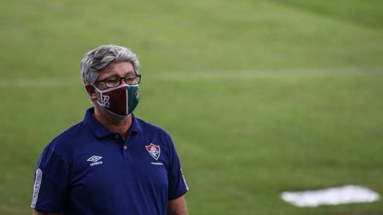 Odair Hellmann durante o empate do Fluminense com o Palmeiras (Foto: LUCAS MERÇON / FLUMINENSE FC)