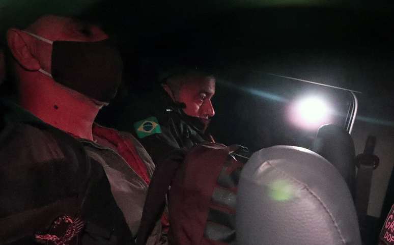 Fabrício Queiroz em carro da polícia
18/06/2020
REUTERS/Amanda Perobelli