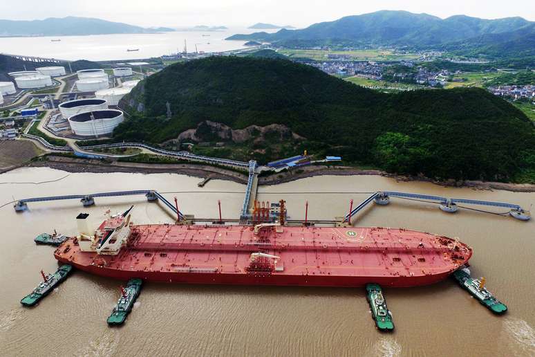 Navio-tanque em terminal de petróleo no porto de Ningbo Zhoushan, China 
16/05/2017
REUTERS/Stringer