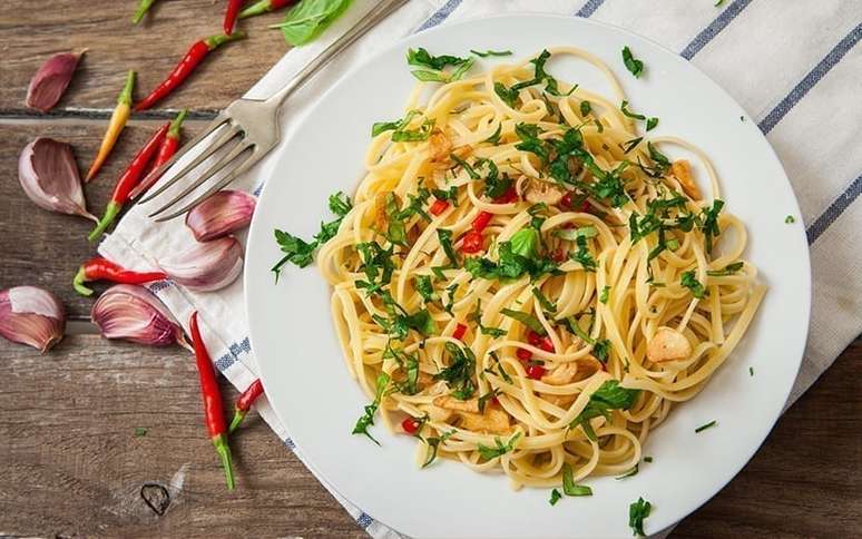 Macarrão alho e óleo com pimenta