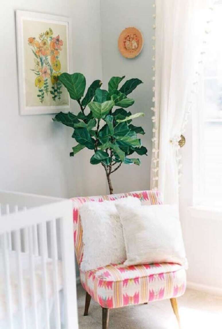 55. Poltrona decorativa estampada para decoração de quarto de bebê branco – Foto: 100 Layer Cakelet