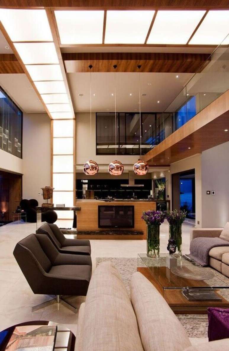 57. Poltronas decorativas pretas para sala de estar ampla e moderna – Foto: My Fancy House