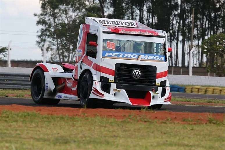 Beto Monteiro liderou de ponta a ponta na corrida 1 da Copa Truck