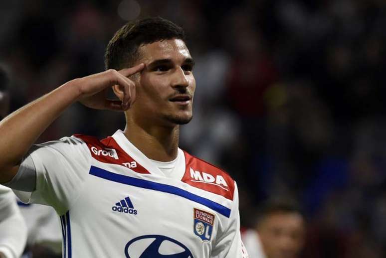 Aouar está na mira do Arsenal para a próxima temporada (Foto: JEAN-PHILIPPE KSIAZEK / AFP)