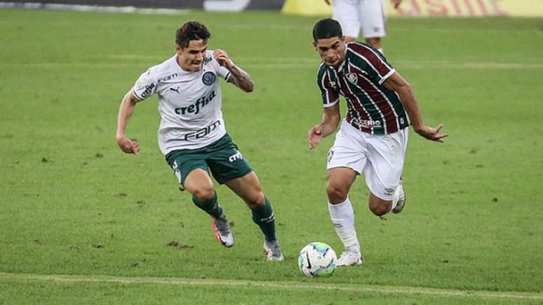 'Precisamos ficar mais com a bola no campo rival', diz Michel Araújo (Foto: Lucas Merçon/Fluminense FC)