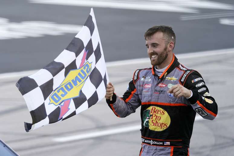 Austin Dillon saiu vencedor na etapa do Texas da Nascar 