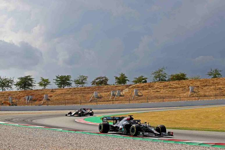 A chuva amea&ccedil;ou o GP da Espanha, mas n&atilde;o apareceu durante as 66 voltas 