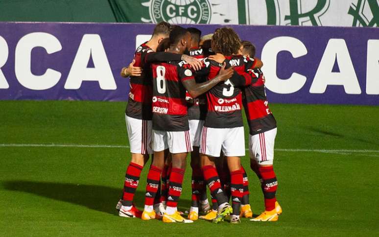 Flamengo comemora o gol da vitória, a primeira do Brasileiro (Foto: Alexandre Vidal / Flamengo)