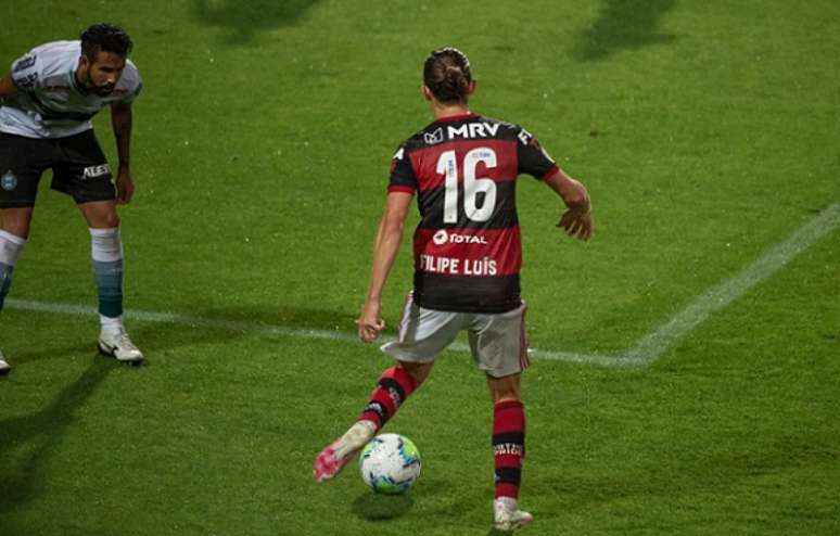 Filipe Luís teve boa atuação contra o Coritiba (Foto: Alexandre Vidal / Flamengo)