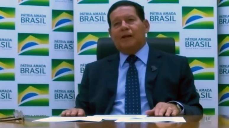 'Nós vivemos na democracia plena', garante o vice-presidente Hamilton Mourão em entrevista à BBC News Brasil