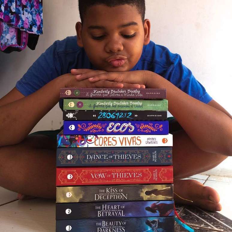 Aos 12 anos, Adriel Bispo acumula mais de 760 mil seguidores no Instagram.
