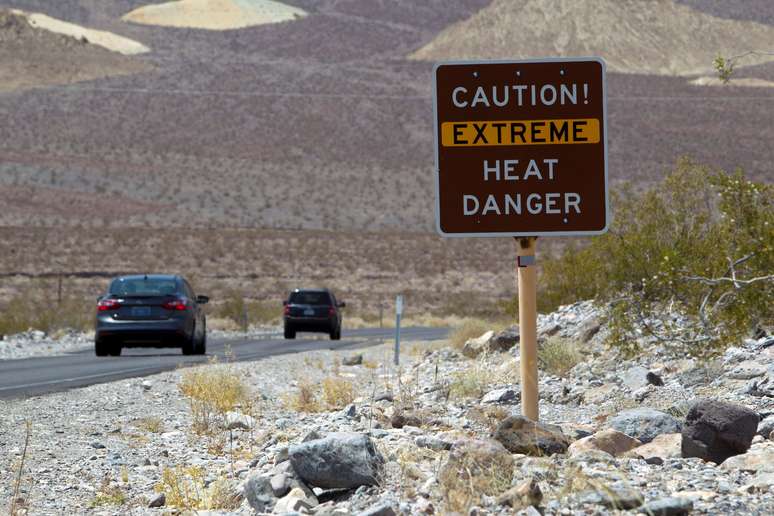 Placa alerta para calor extremo no Parque Nacional do Vale da Morte, na Calif&oacute;rnia
29/06/2013 REUTERS/Steve Marcus