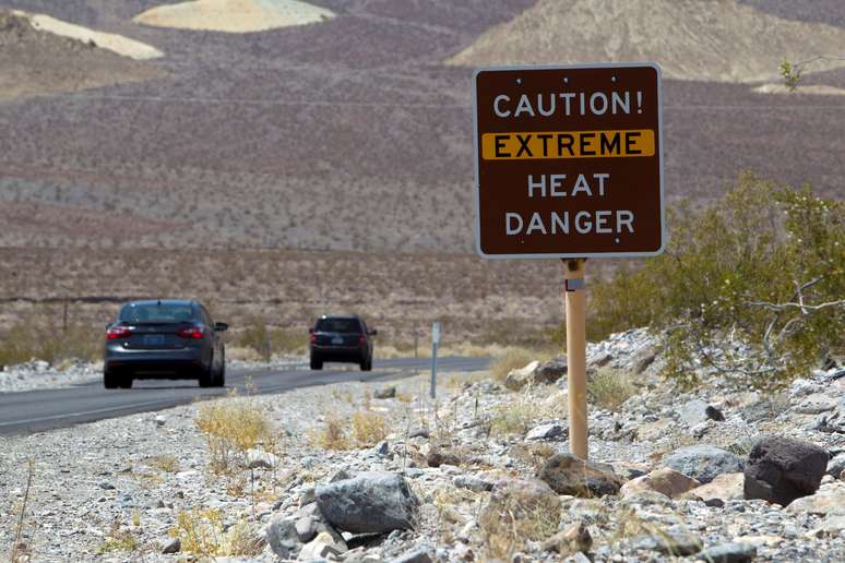 Placa alerta para calor extremo no Parque Nacional do Vale da Morte, na Califórnia
29/06/2013 REUTERS/Steve Marcus