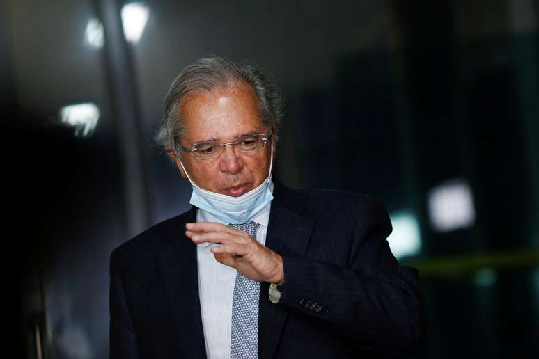 Ministro da Economia, Paulo Guedes, gesticula durante entrevista coletiva
11/08/2020
REUTERS/Adriano Machado